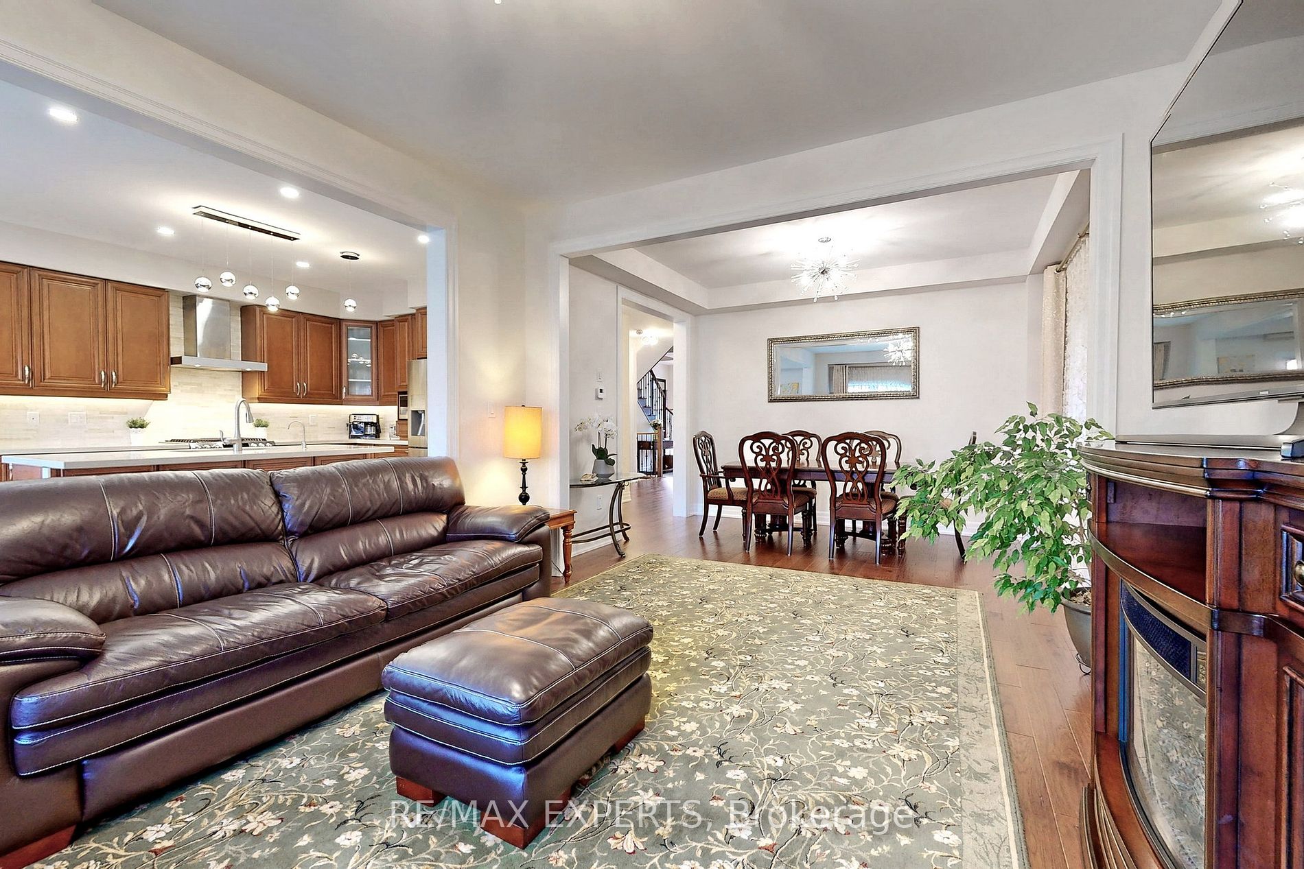 1452 Farrow Cres
