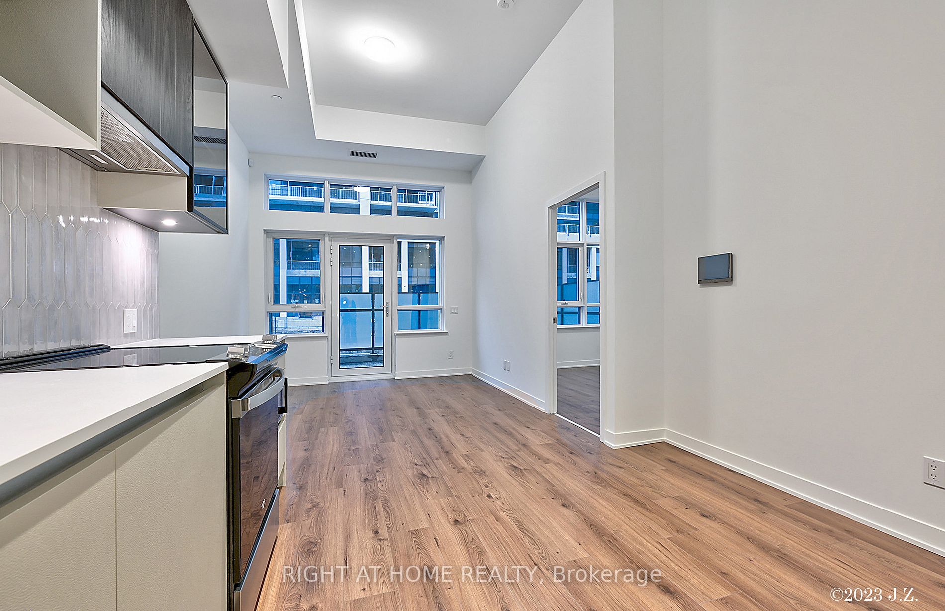 405 W Dundas St 112