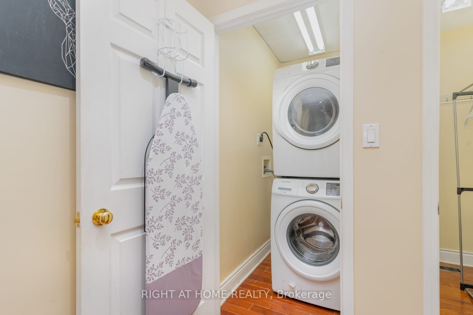 256 The Kingsway N/A Unit