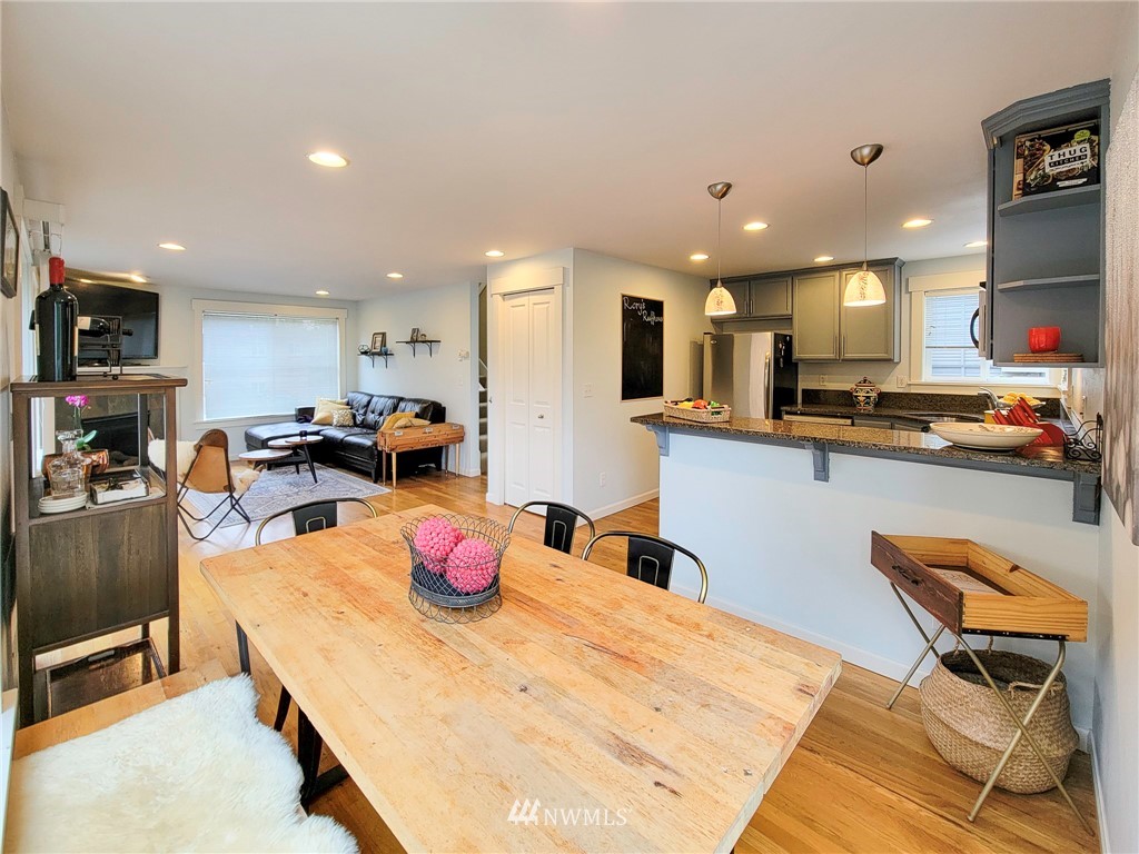 1209 Aurora Avenue N