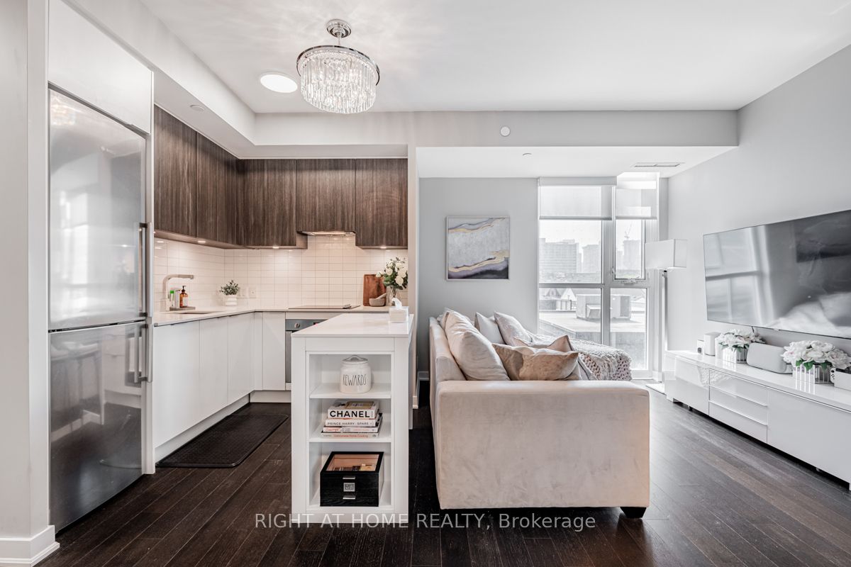 120 Parliament St 405