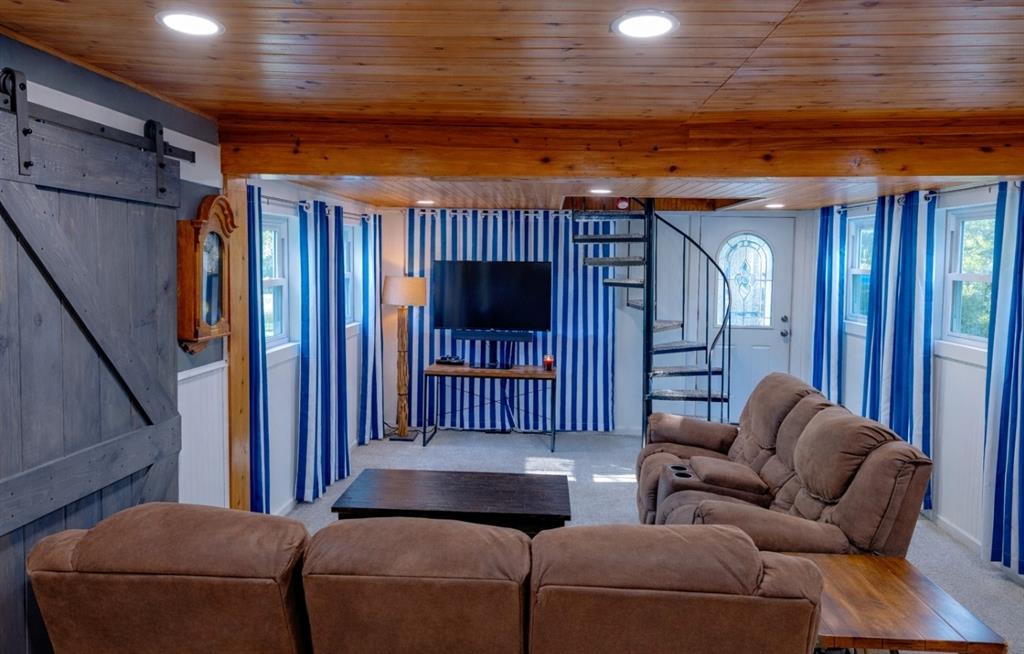 389 Hillcrest Circle