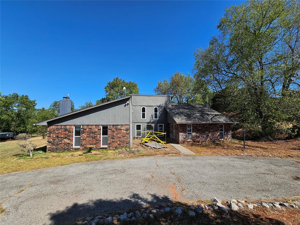 Three bedroom, 2 full bath on 2.1 acres. Tile floors everywhere except two bedrooms and the loft. Large trees on the property. The property is offered 'as-is'. If the property was built prior to 1978, Lead Based Paint Potentially Exists. All offers must be submitted at vrmproperties (see Realtor remarks for web address). Agents must register as a User, enter the property address, and click on “Start Offer”. Seller is the Secretary of Veterans Affairs. Seller does not pay abstract/title/escrow/survey/transfer fees. This property may qualify for Seller Financing (Vendee). The property must be on the market 3 days before offers can be submitted. Earnest money to be made out to the Buyer's closing company. Do not use the state forms. All parties must sign the HOLD HARMLESS AGREEMENT and submit it to LA before showings will be approved. HHA applies to unsafe flooring in the loft. Repairs are underway.