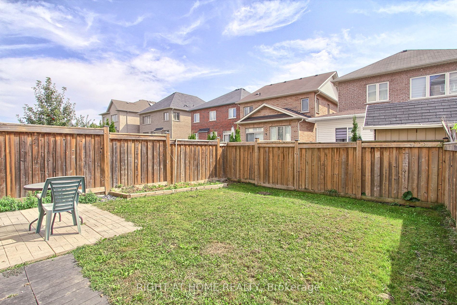 63 Paper Mills Cres
