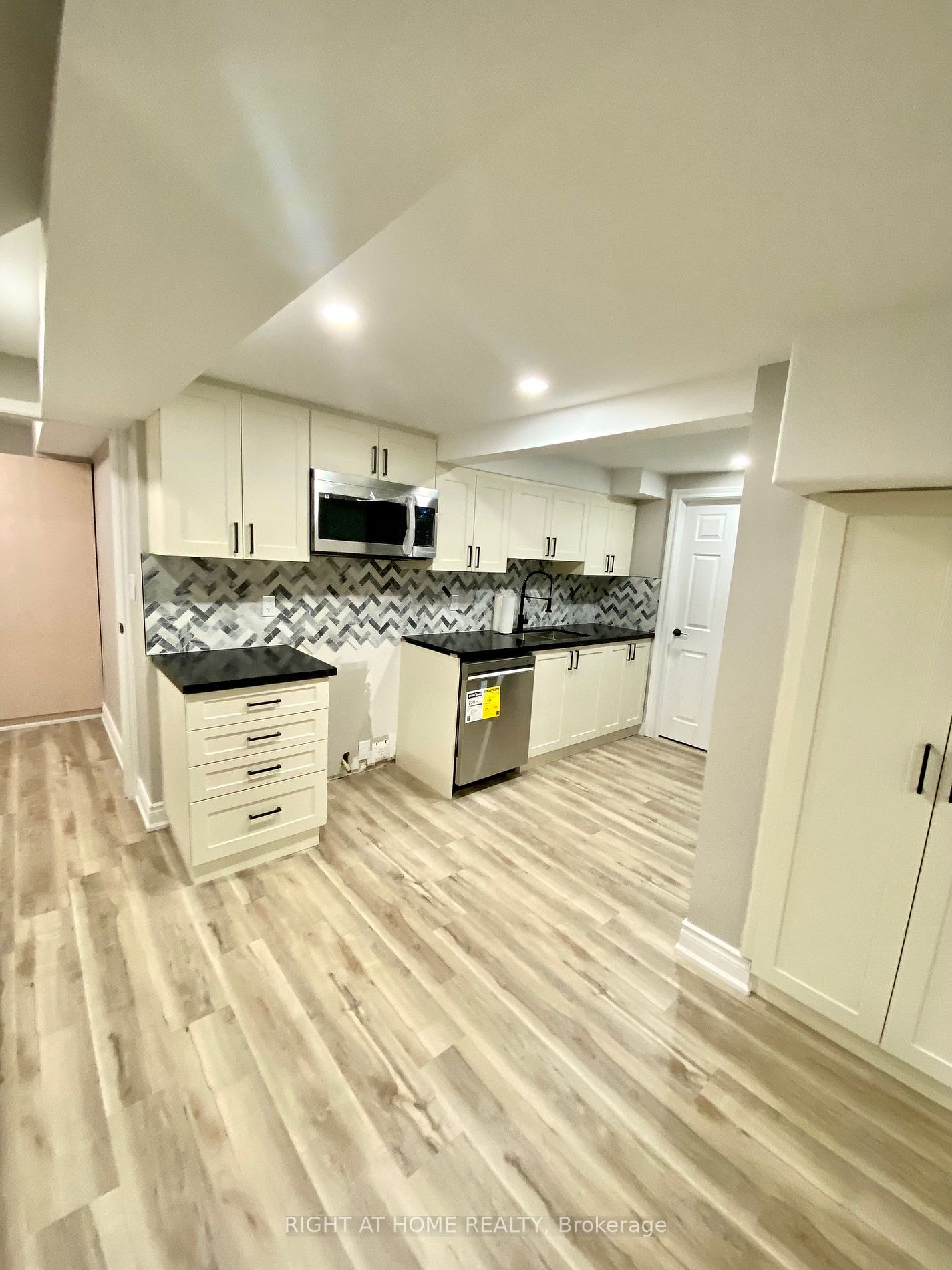 112 Downey Rd Lower