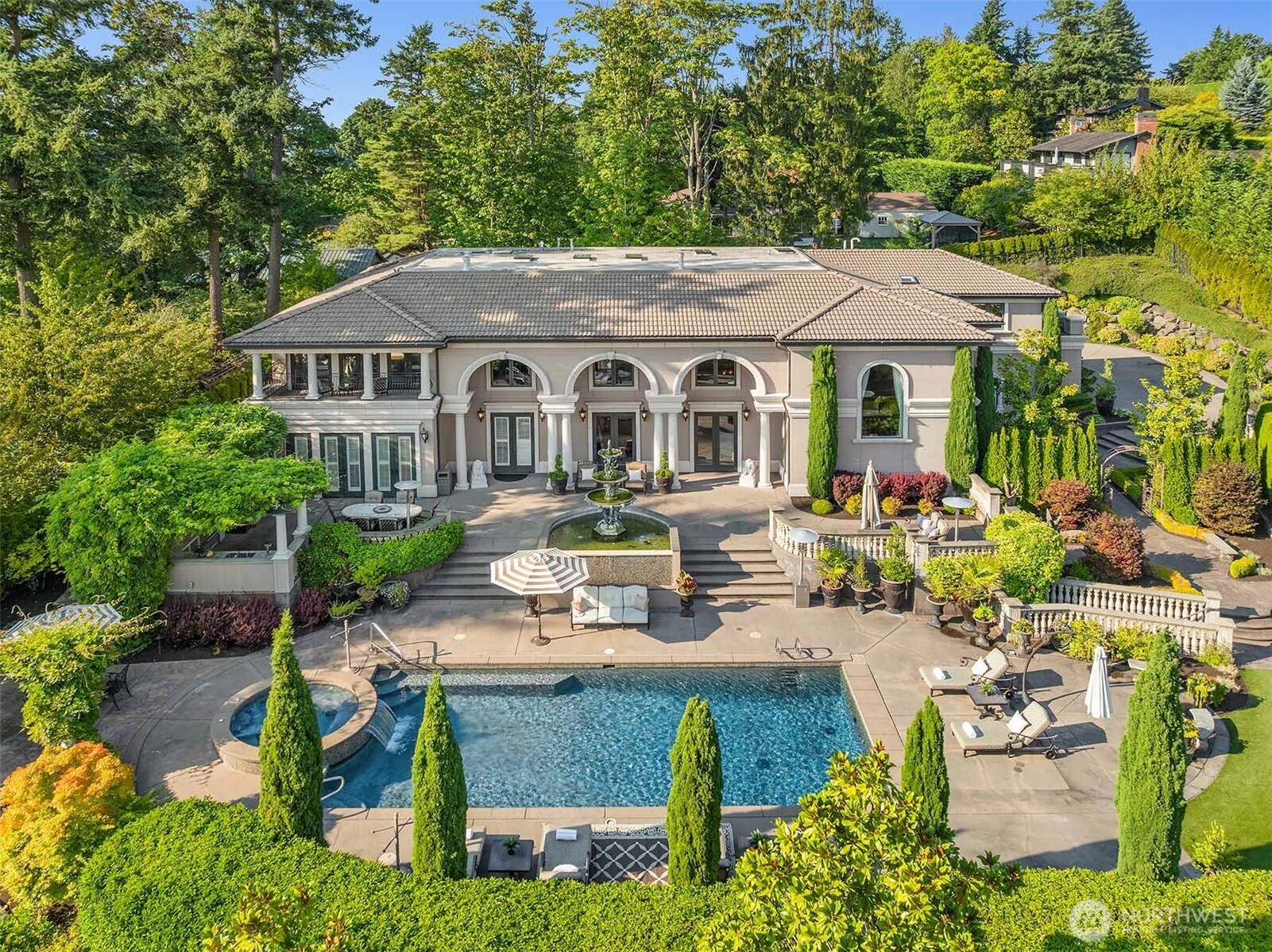 Clyde Hill - 8638 NE 19th Place