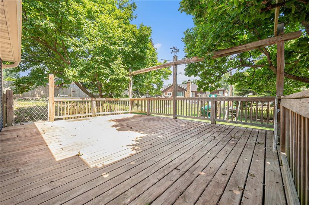 1600 NE 49th Terrace