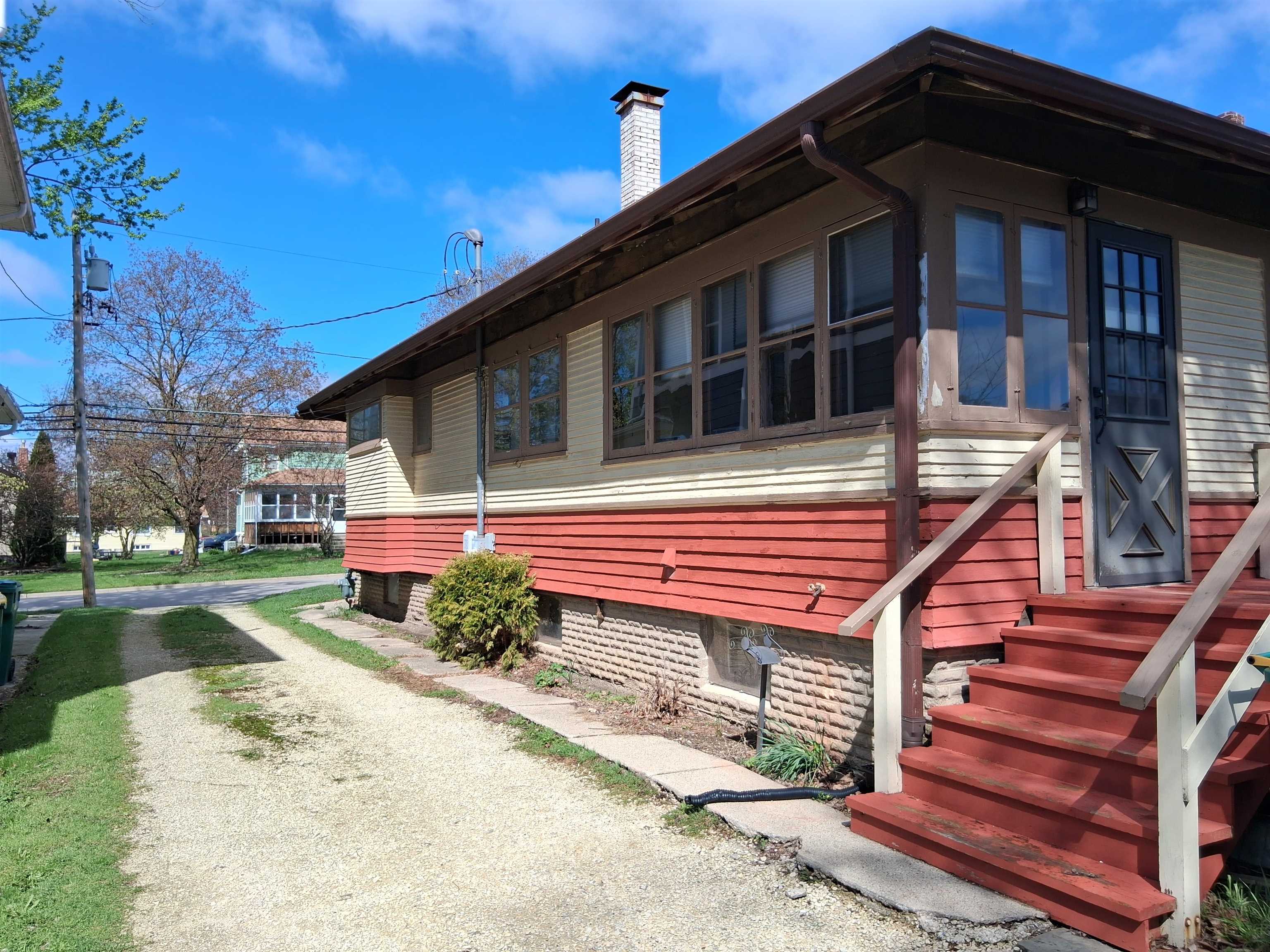 906 Somonauk Street