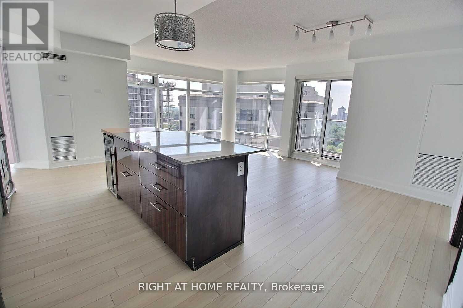 2191 Yonge St 1802