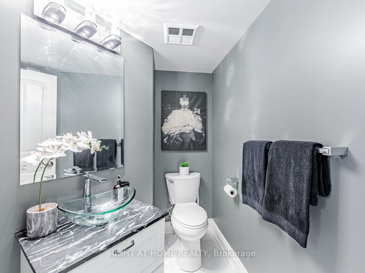 15 Northtown Way 615