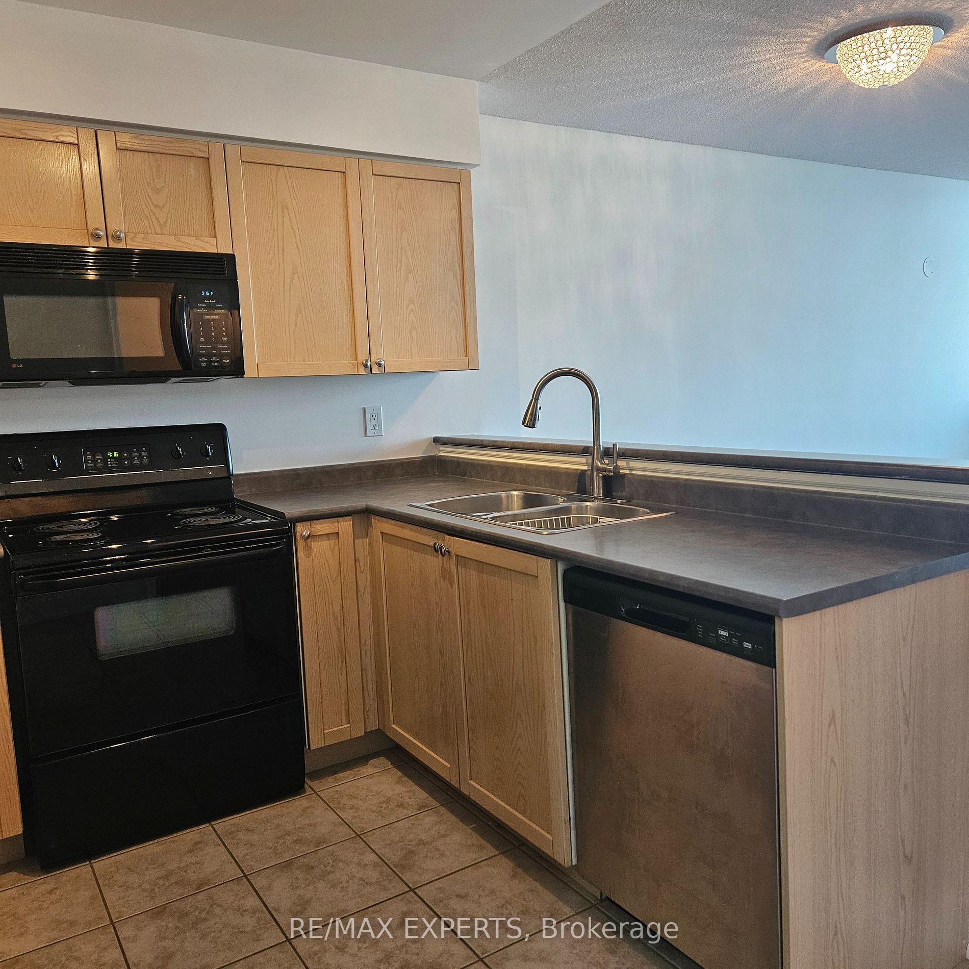 200 Manitoba St 426