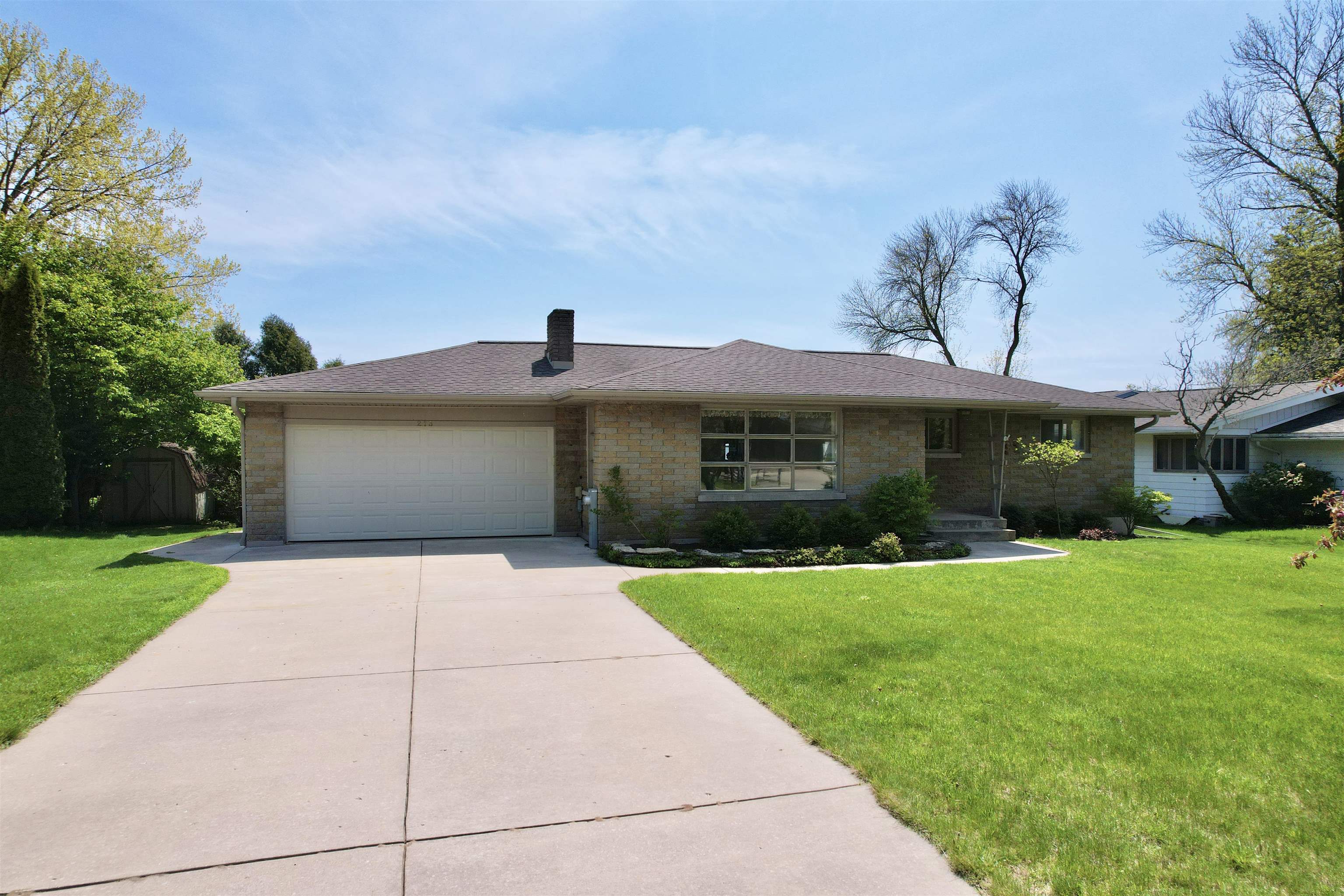 213 HENES PARK Drive, MENOMINEE, MI 49858 50291346 Call Broadway Real