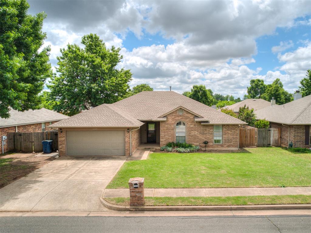 *** New Price *** Great Investment for Rental or First Time Home Buyer!!! This property features an open-concept living area with high ceilings, a cozy fireplace. The woodwork and neutral color palette create a welcoming atmosphere, perfect for relaxing or entertaining. The living room seamlessly connects to the kitchen and dining area, making it ideal for gatherings. You'll love the built-in shelving in both the living room and walk-in closets.  The primary suite features a walk-in shower and separate tub. And you will love the oversized Laundry room with counter space and storage. Located just minutes from local schools, parks, and shopping, this home combines comfort and convenience in one desirable package. Whether you're a first-time buyer or looking to upgrade, 1225 Capitol Dr offers the perfect blend of space, charm, and location.
