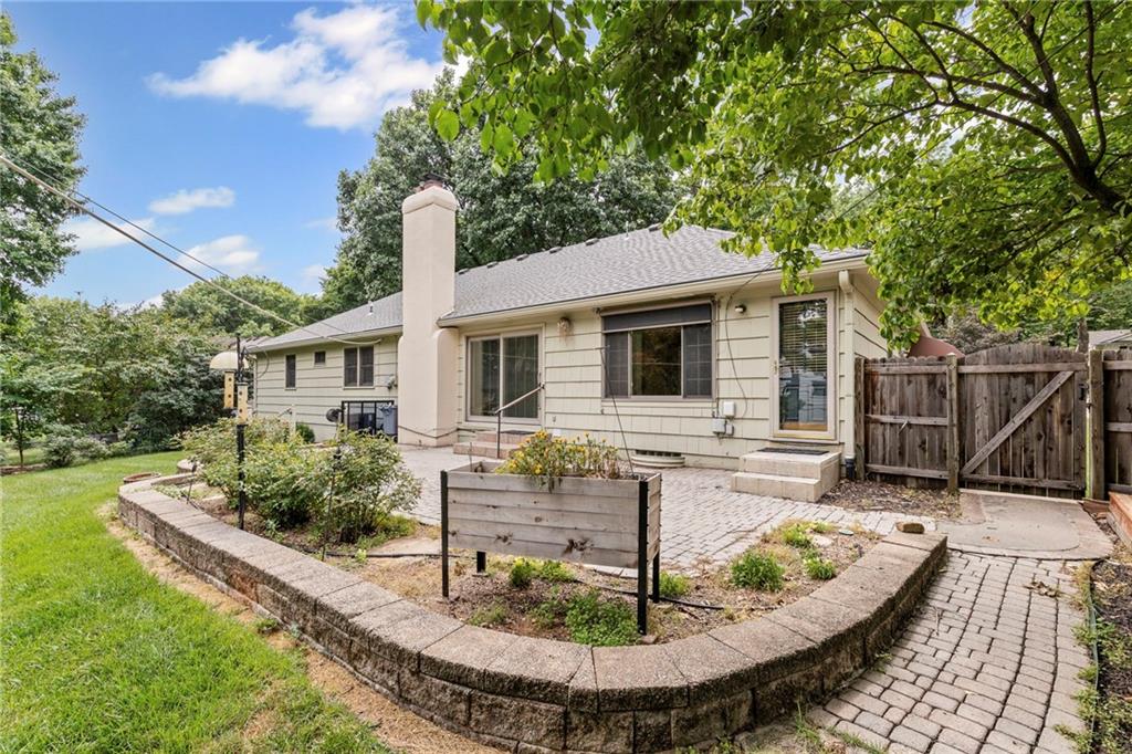 7921 Roe Avenue