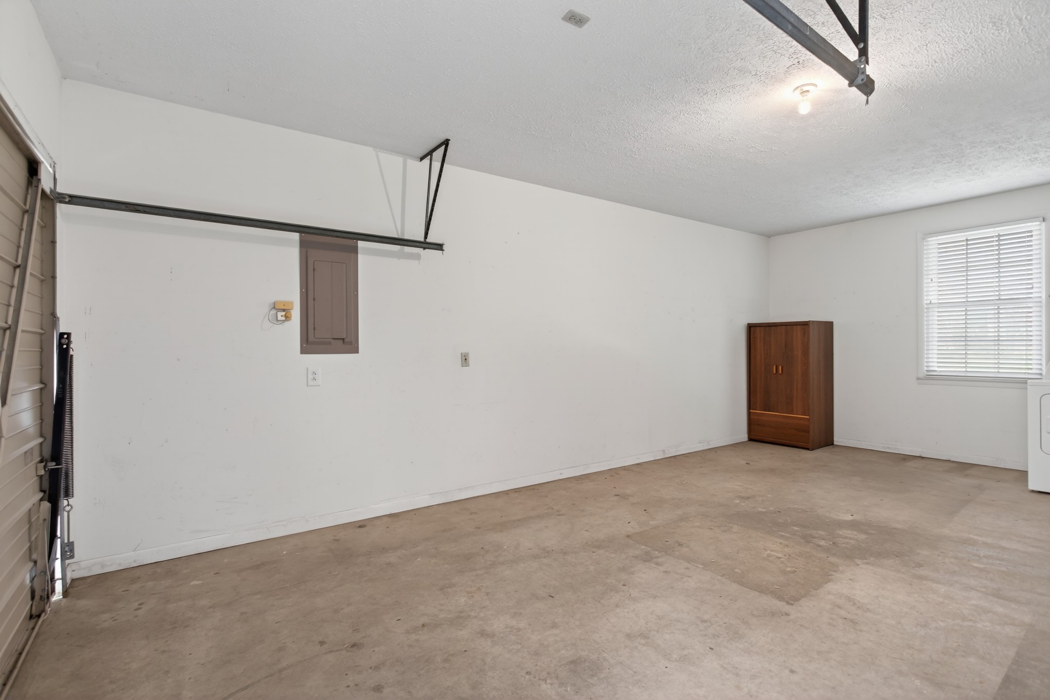 832 New Shackle Island Rd
