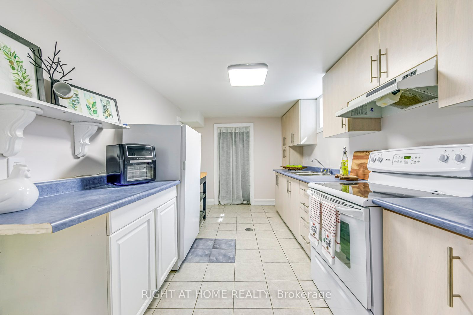 1306 Napier Cres