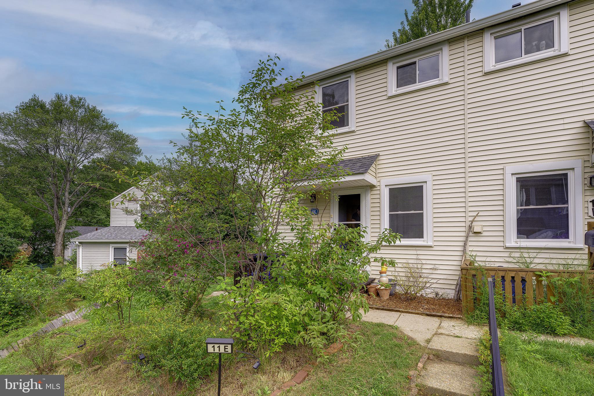 11 Hillside Road