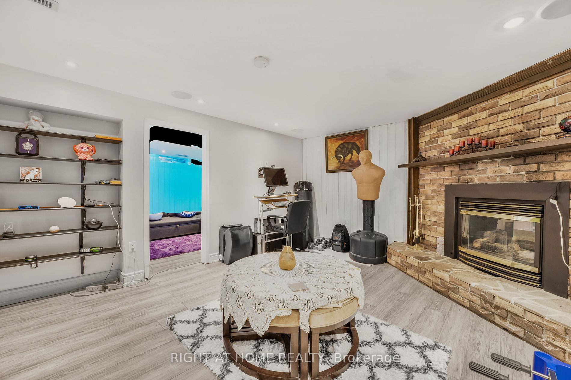 24 Jeanette Pl