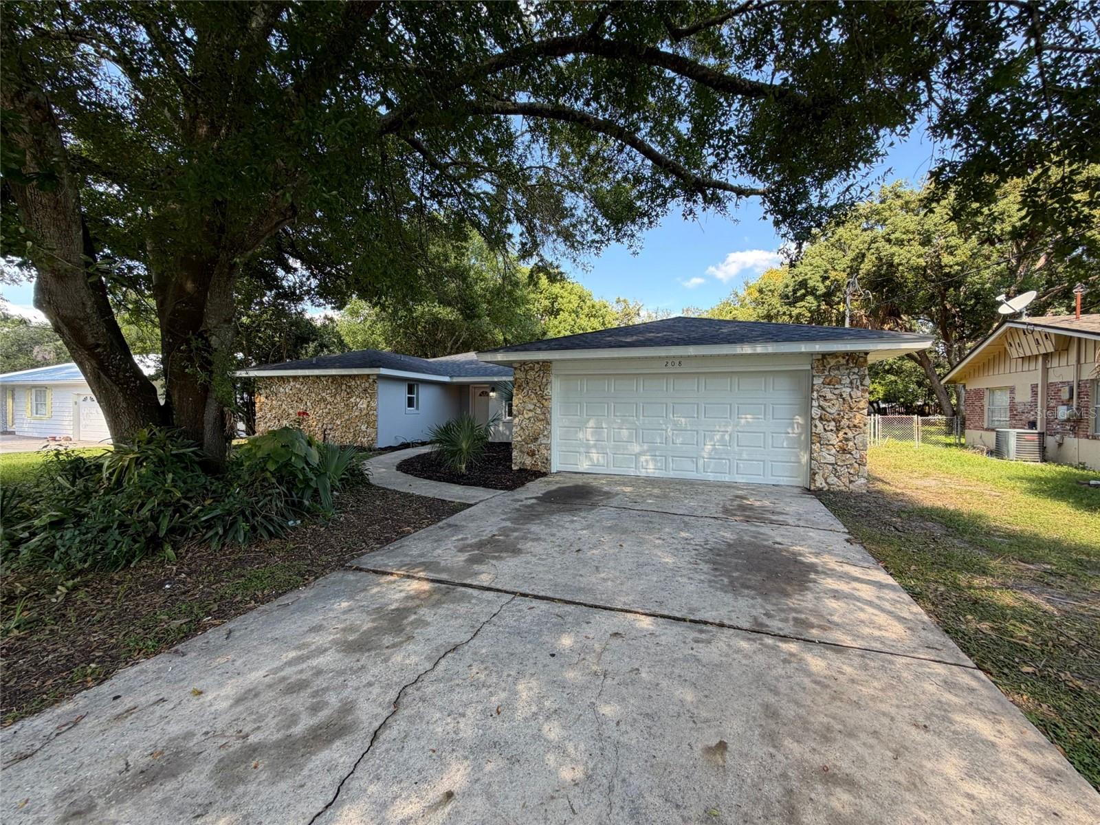 208 Robin Road
