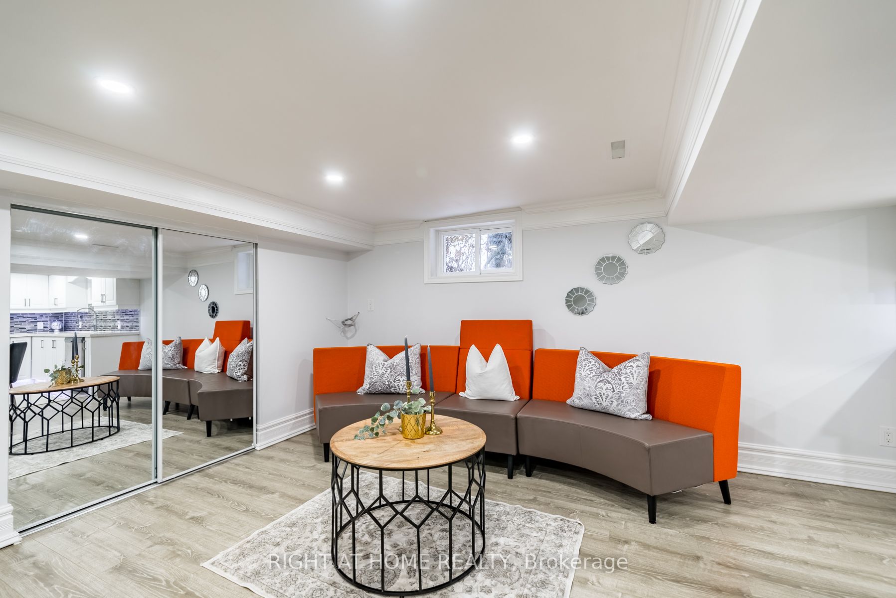 124 Guelph St
