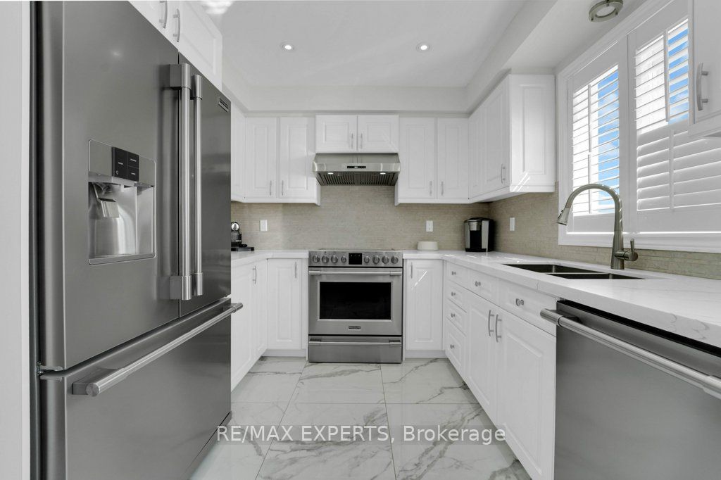 10 Esposito Dr