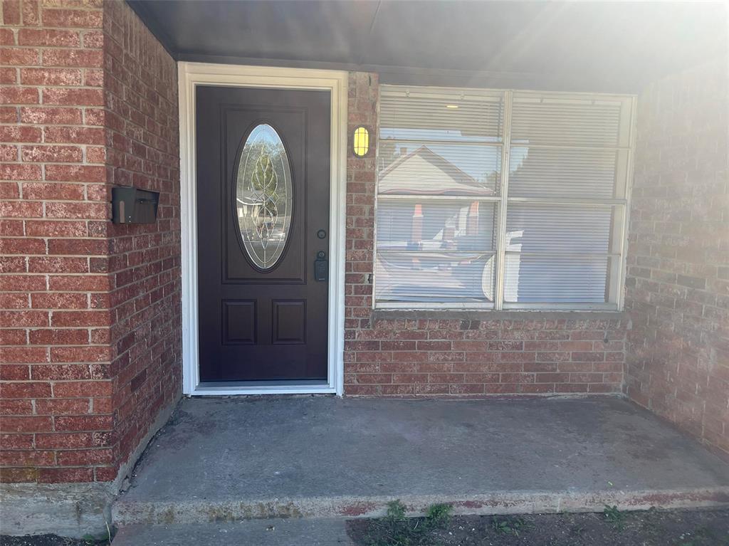 This beautifully updated 4-bedroom, 1.5 bathroom home is perfect for families or professionals seeking comfort and convenience. The home offers fresh paint, modern fixtures, and updated flooring throughout.
The kitchen is equipped with stainless steel dishwasher and stove, granite countertops, and ample storage. Four bright and airy bedrooms offers relaxation.   1 full updated  bath and a convenient half bath in the primary bedroom, both tastefully remodeled.  Enjoy a private backyard, perfect for gatherings or relaxation. Every All County Heartland Property Management residents are enrolled in the Resident Benefits Package (RBP) for an additional $54.95/month which includes liability insurance, HVAC air filter delivery, on-demand pest control, and much more! More details upon application.