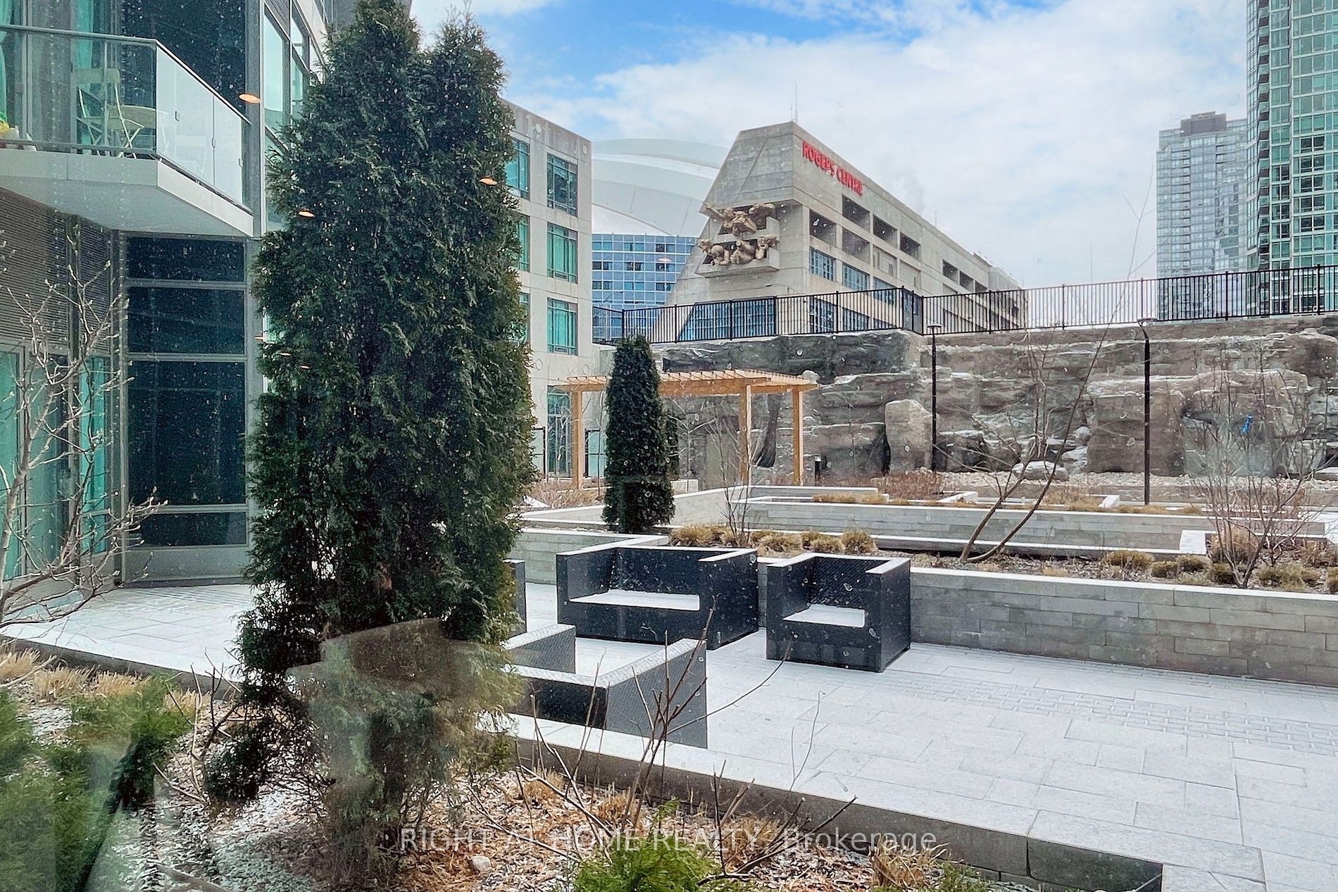 373 W Front St 2808