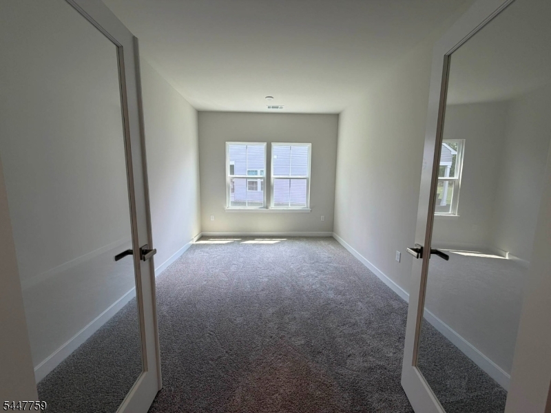 40 Thomas Knoll Blvd — photo 15 of 30