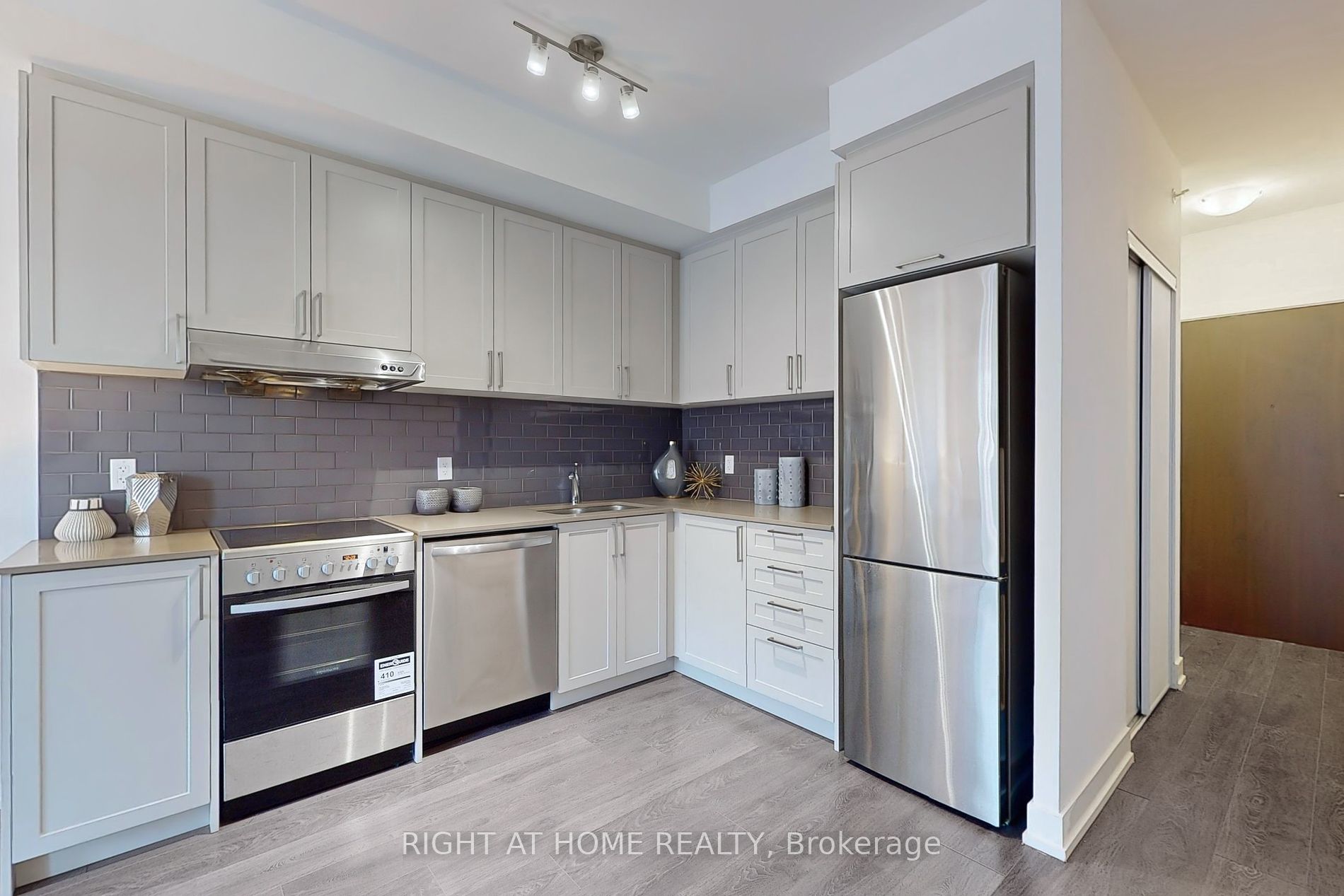 268 Buchanan Dr 501W