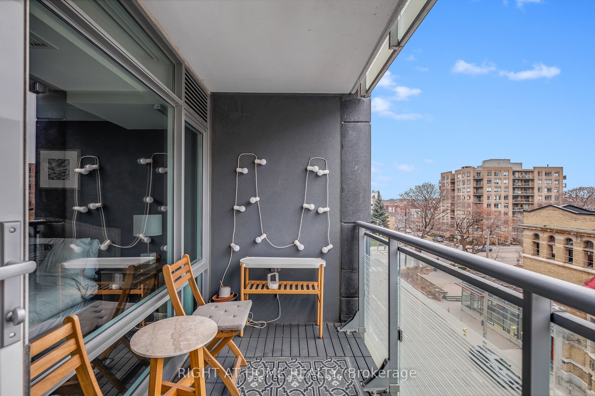 525 W Adelaide St 609