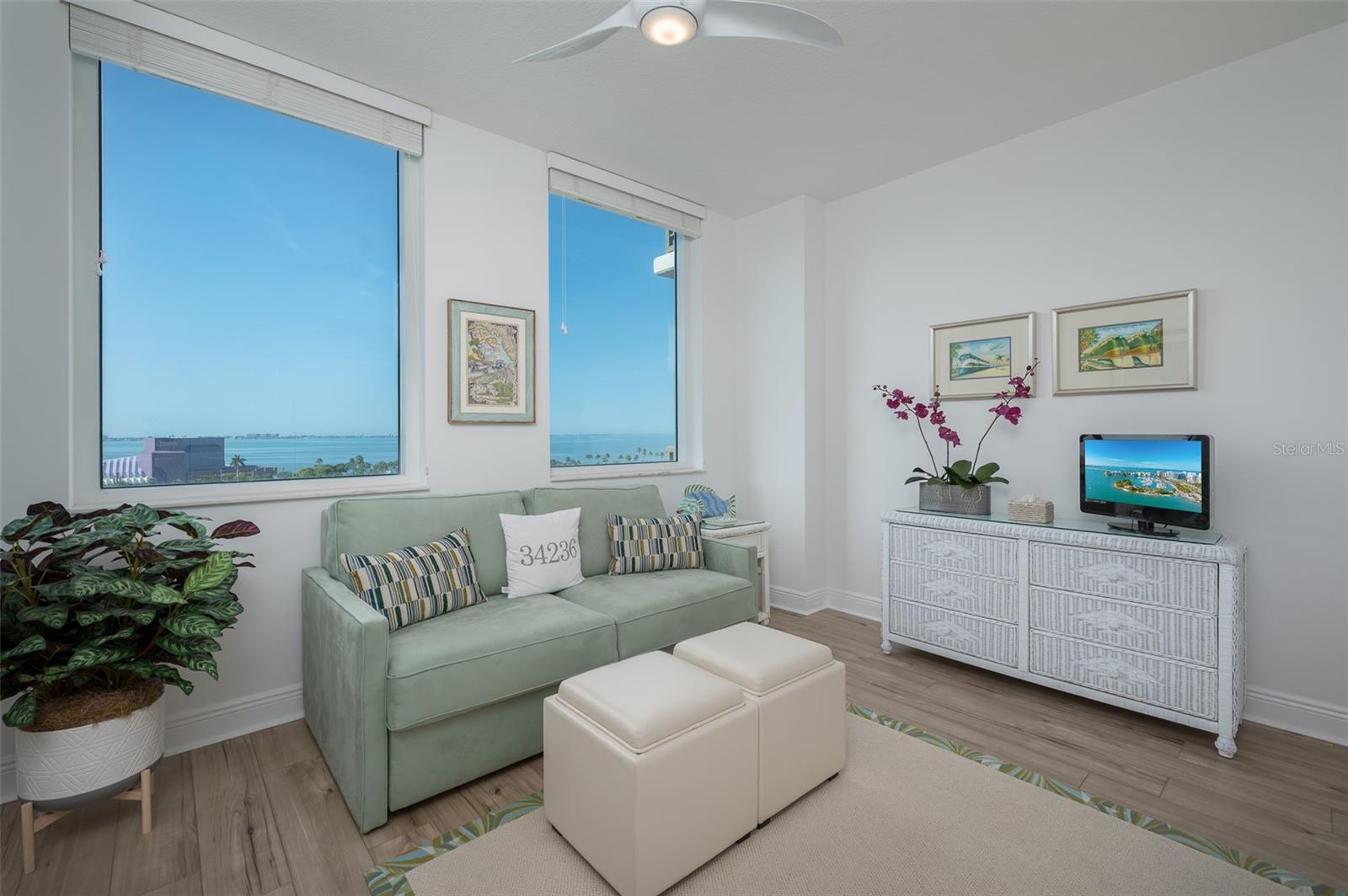 800 N Tamiami Trail 815