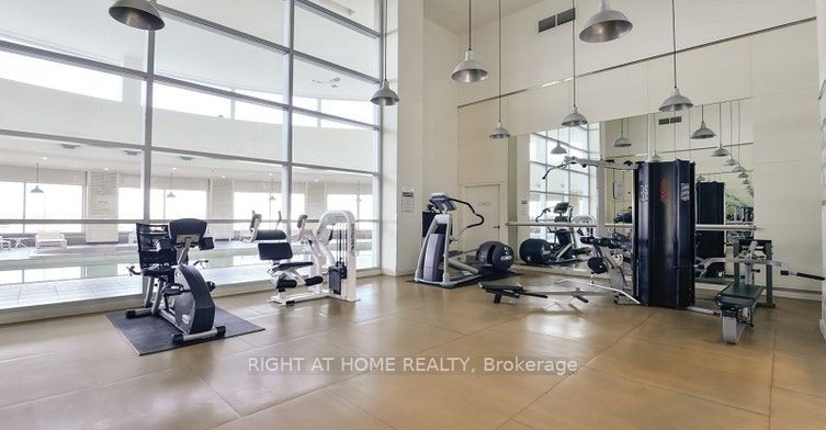 38 Lee Centre Dr 1715
