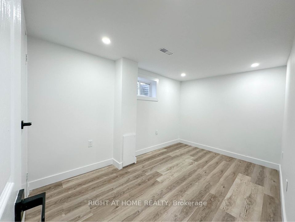 1 Roslyn Rd