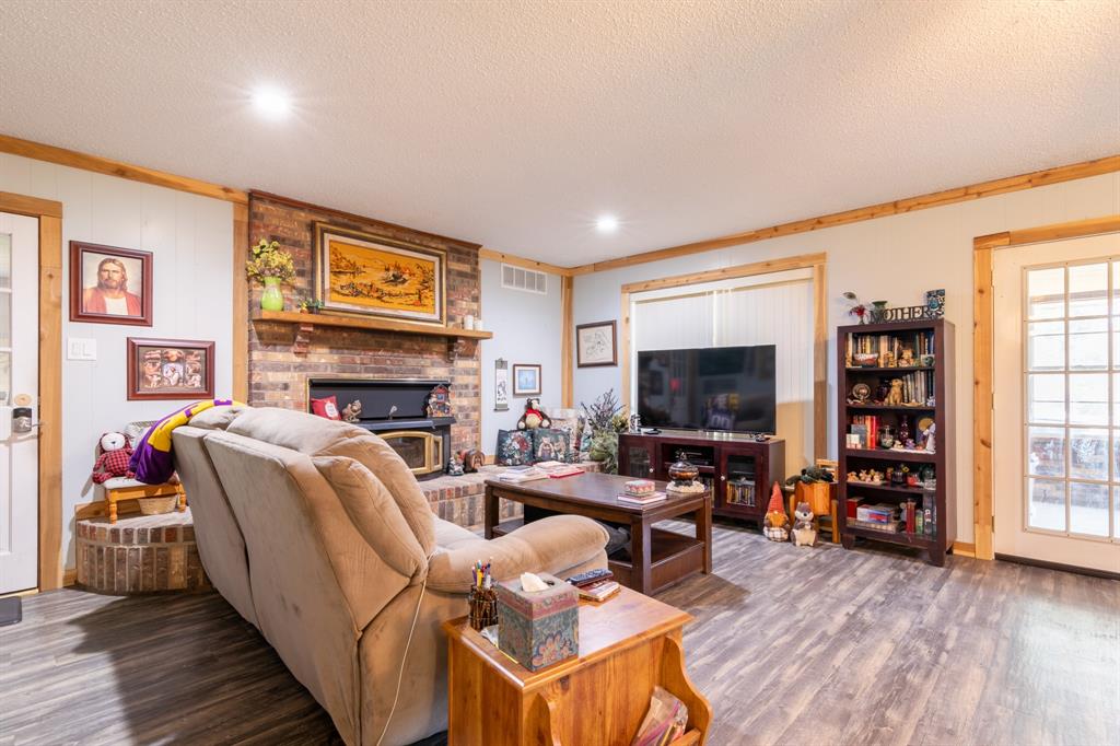 1004 Holiday Circle