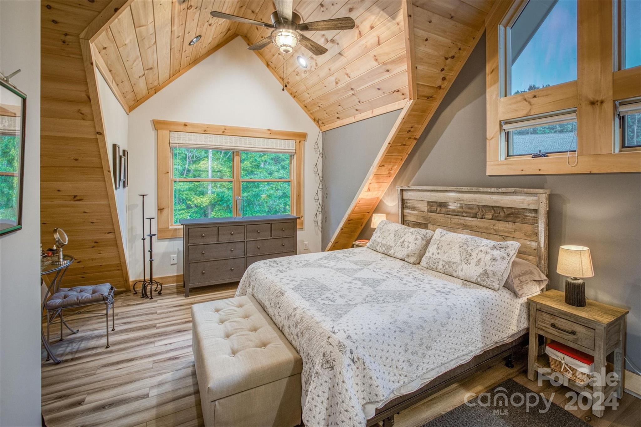 210 Grandview Loop