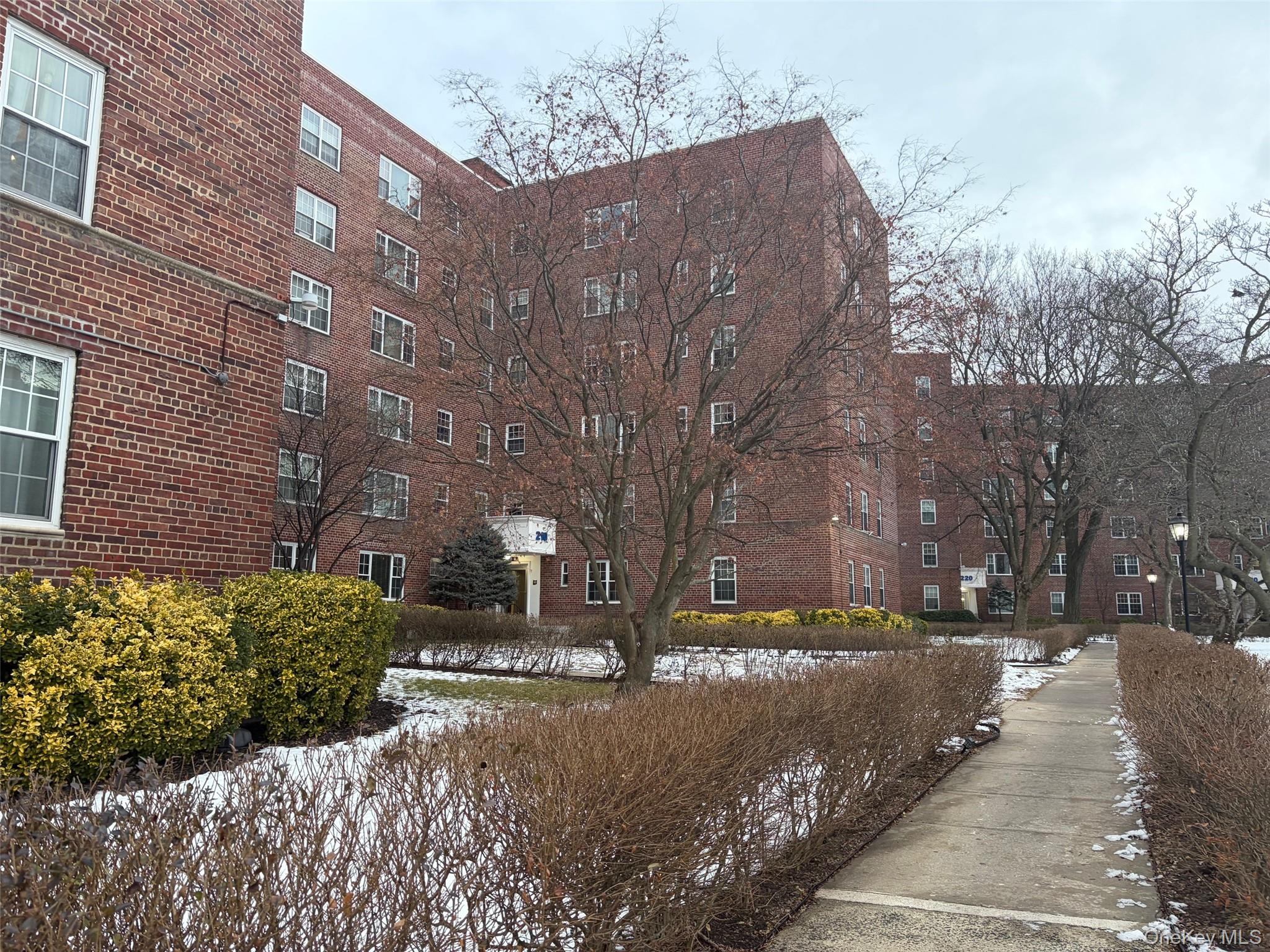 210 Pelham Road 5L