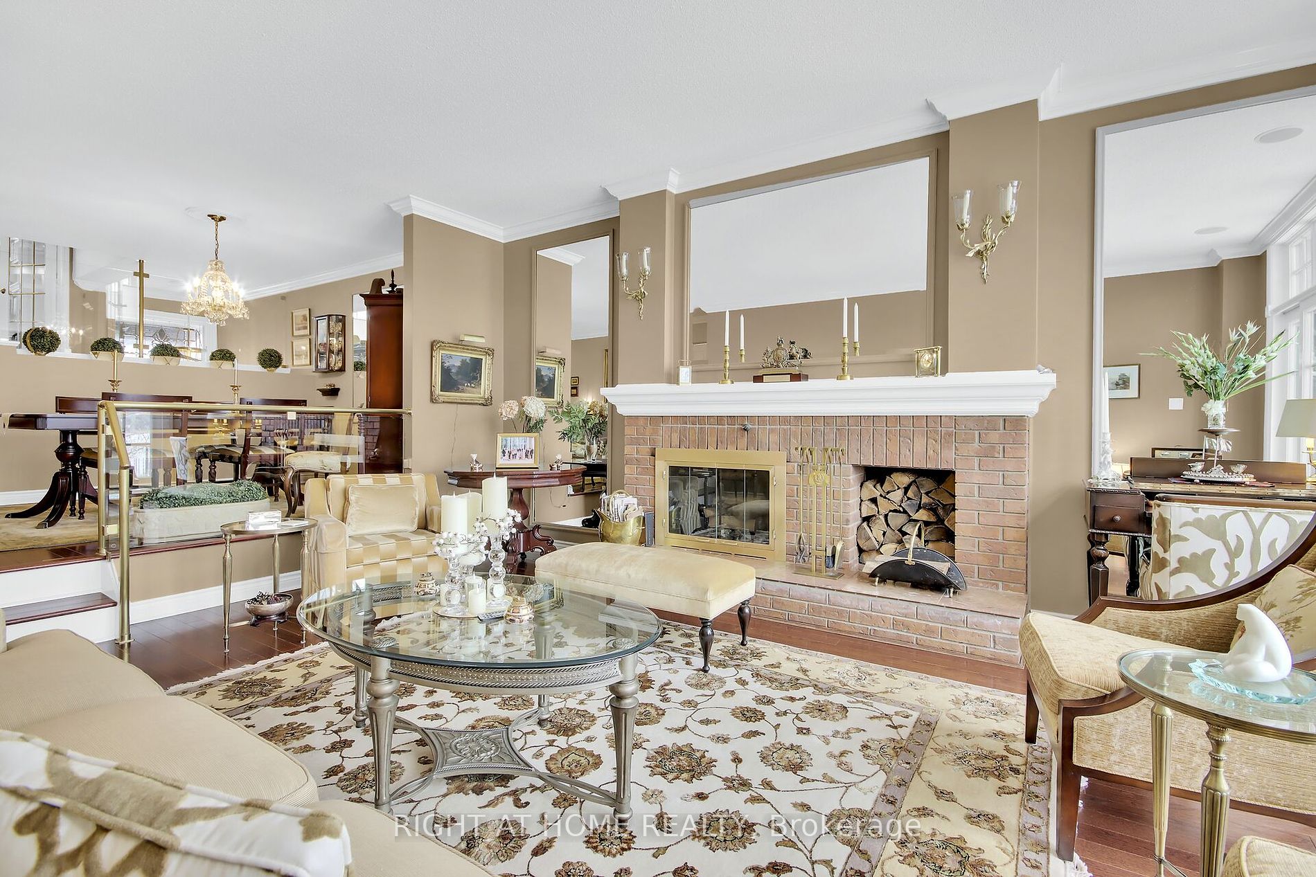 3468 Paul Anka Dr