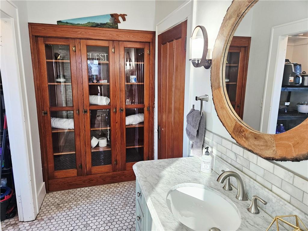 33253 Cedar Niles Road