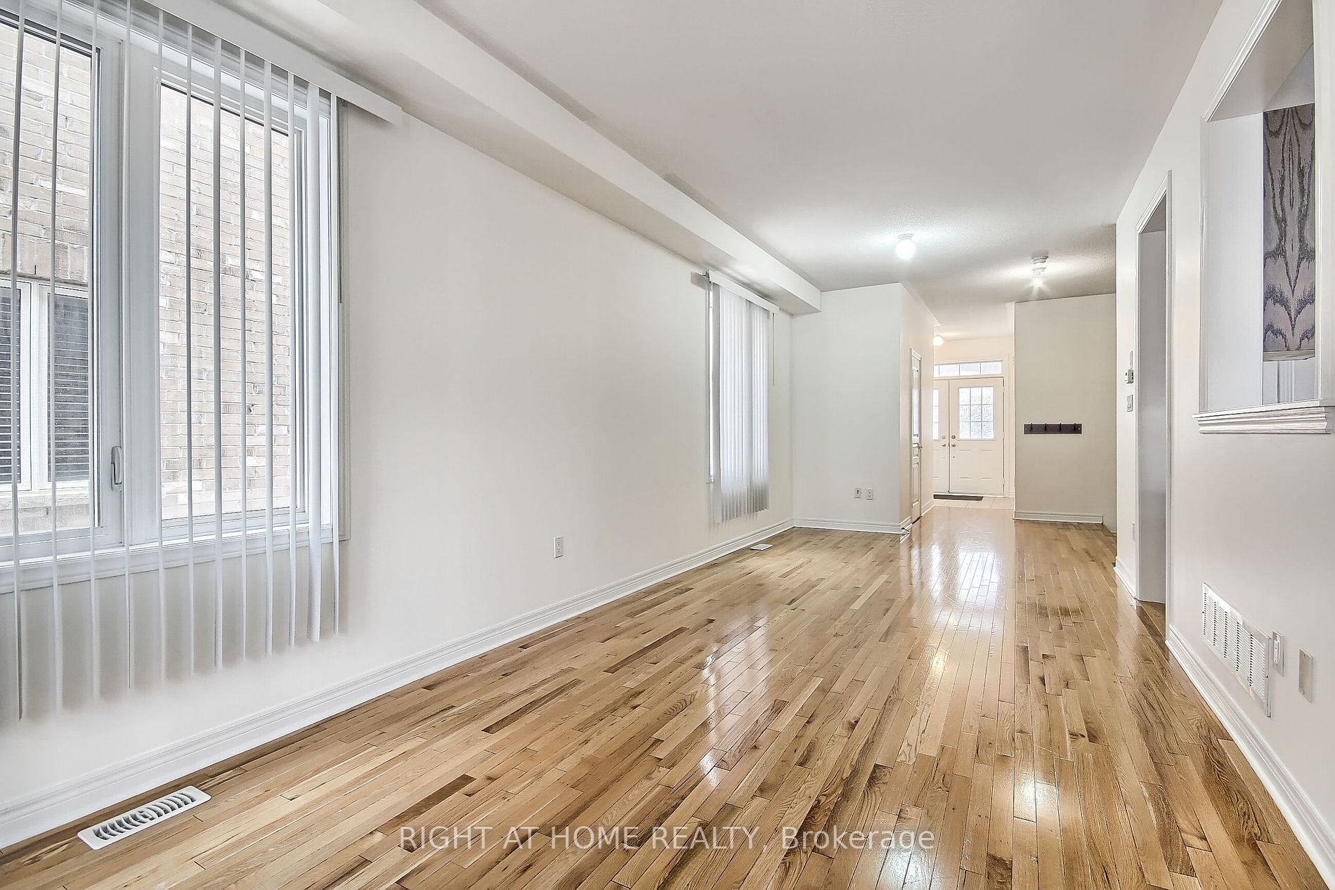 63 Paper Mills Cres