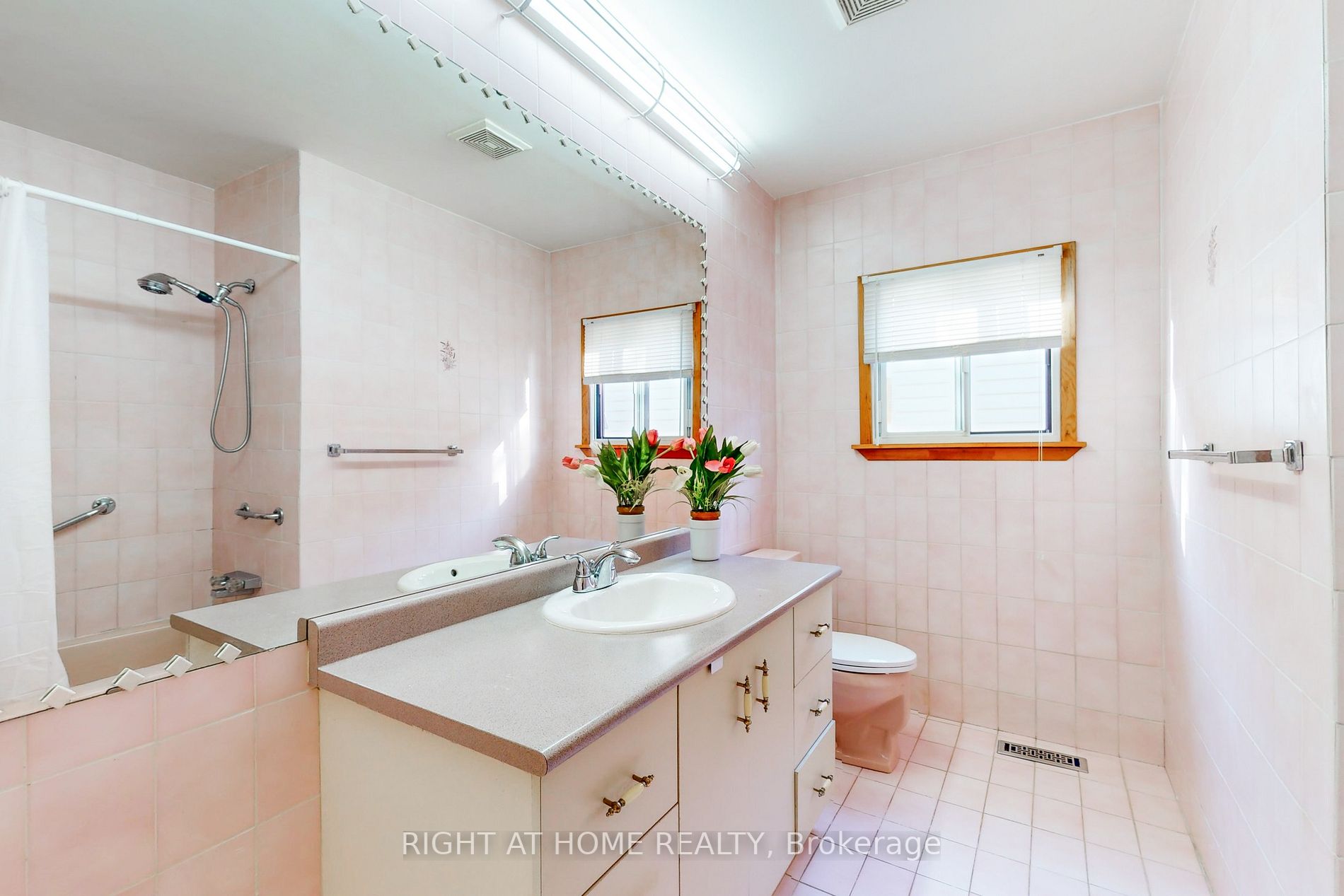 57 Lillooet Cres