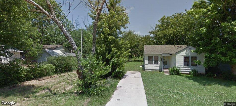 Single lot would be perfect for smaller house. Priced Right! Great opportunity!