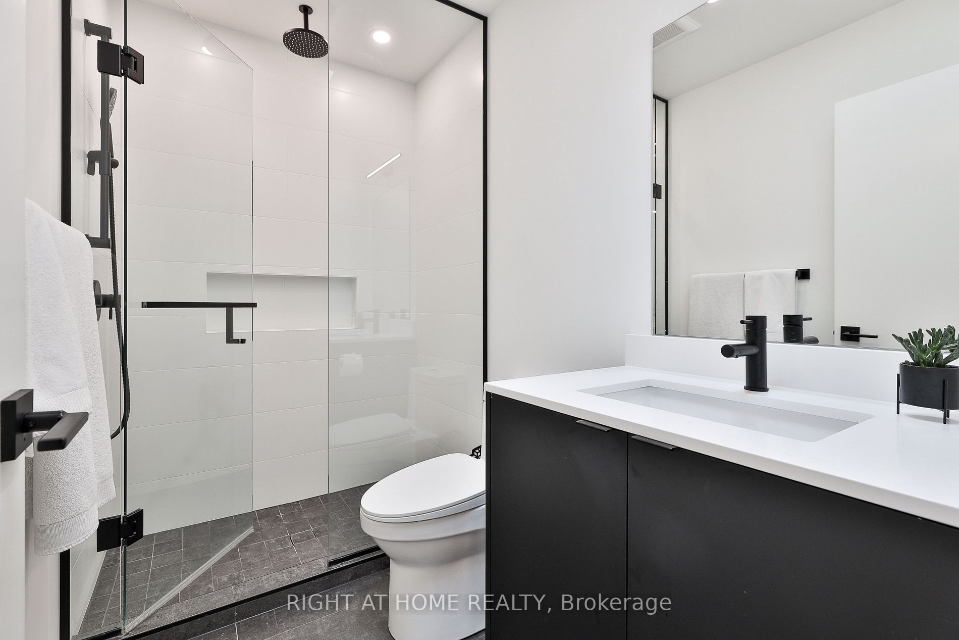 74 Dovercourt Rd Laneway