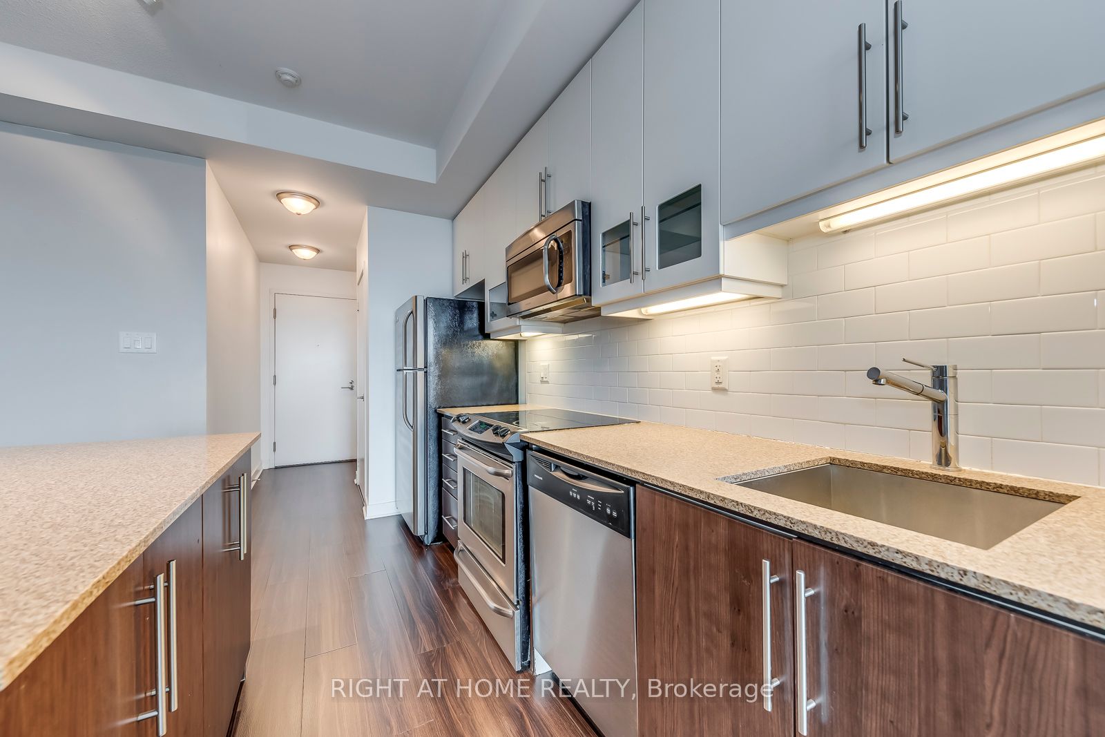 1171 W Queen St 1613