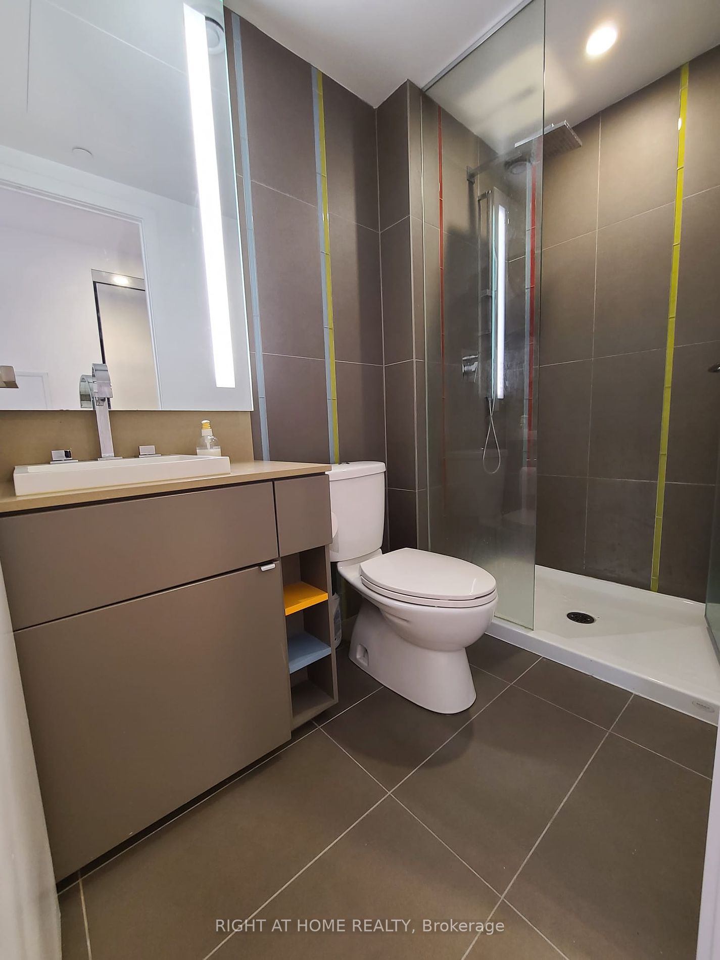 101 Peter St 708
