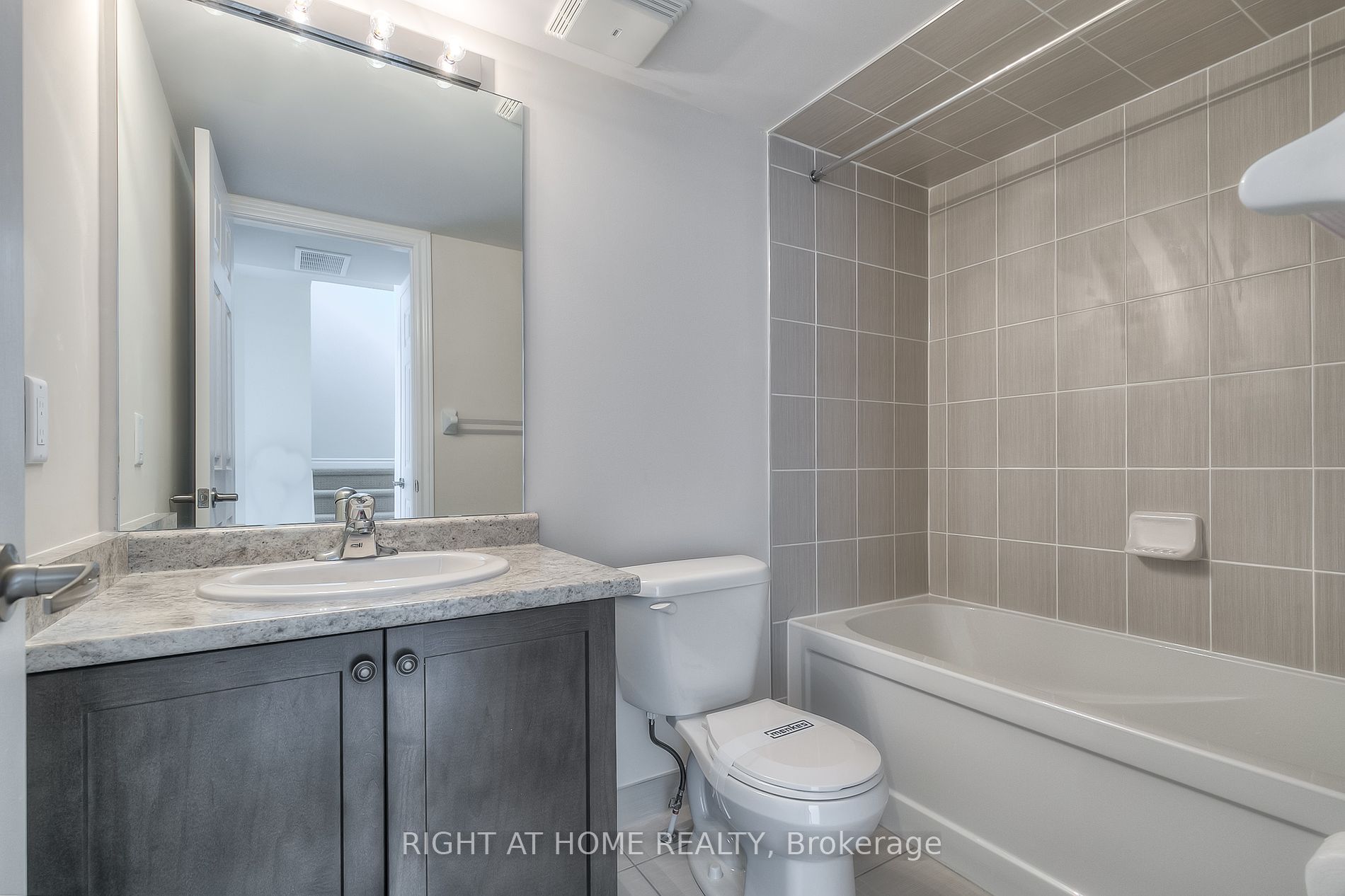 2441 Greenwich Dr 47