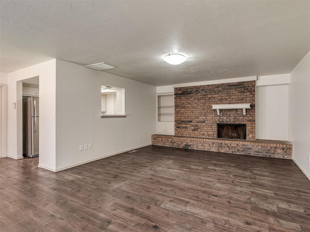 Outstanding investment opportunity! Perfect for an owner-occupant looking to live in one unit while collecting rent from the other to offset living expenses—or an investor seeking a turn-key duplex. The vacant unit features a fresh paint job and is completely move-in ready for a new owner or tenant. Solid brick-and-frame construction located in the Putnam City School District. Schedule your showing today!