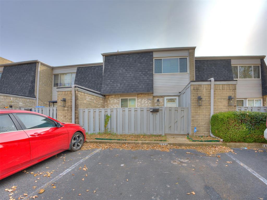 Welcome to this charming townhouse just minutes from OU's campus! Offering convenience, this home is perfect for students, professionals, or anyone looking to be close to everything Norman has to offer. Step inside to a bright, open living space and a modern kitchen featuring updated finishes. It's perfect for entertaining or quiet nights in. Pets are welcome with owner approval and a $400 non-refundable pet fee.