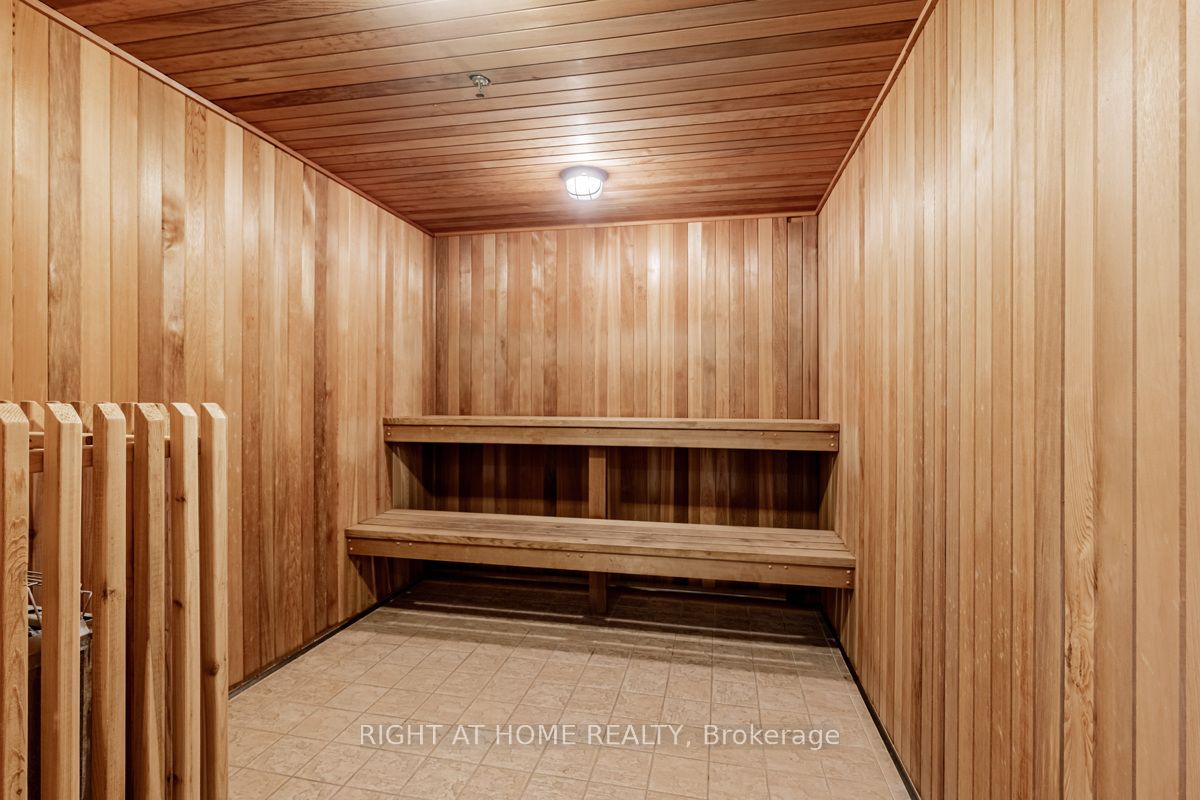 1369 W Bloor St 1410