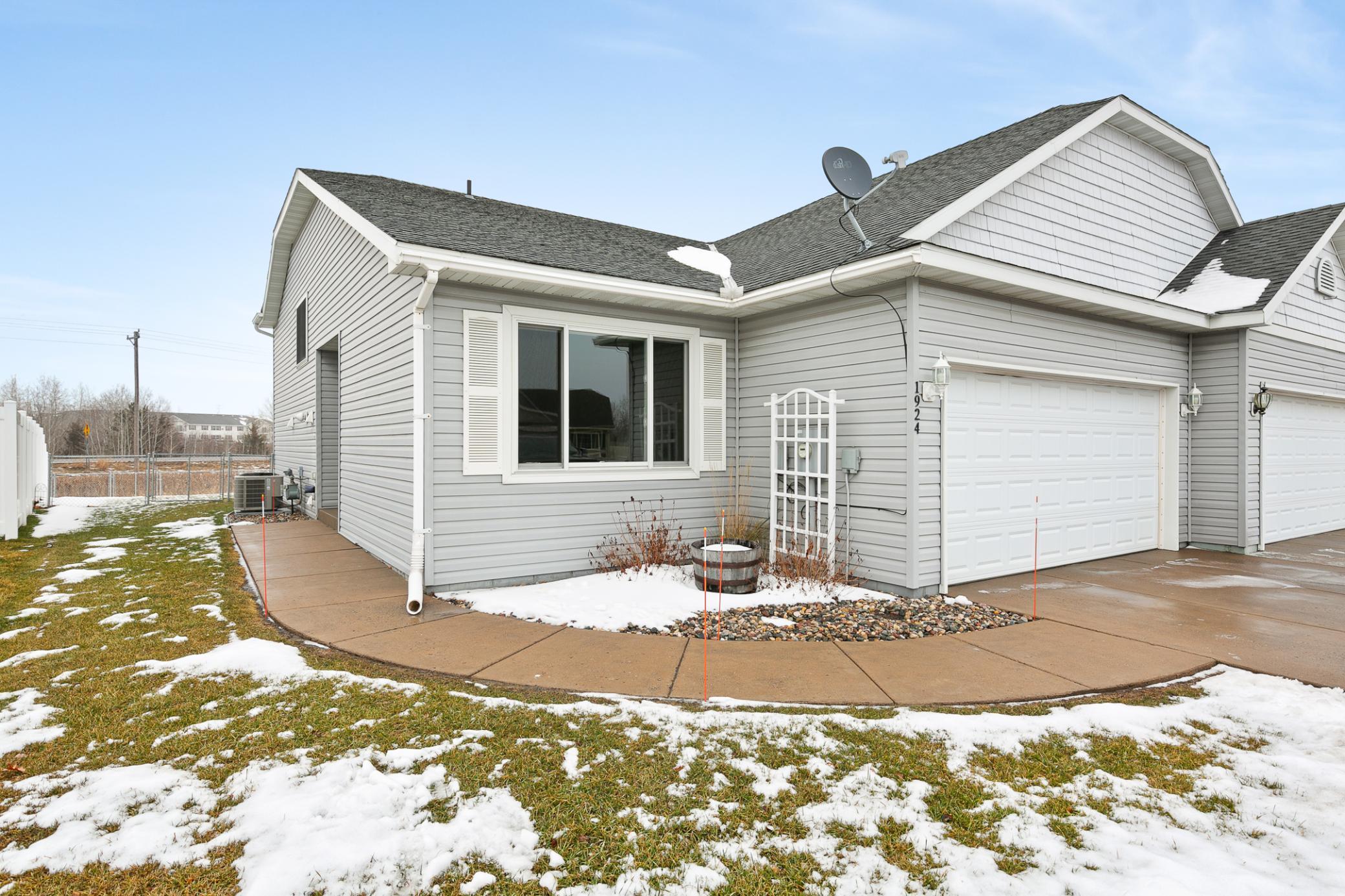 1924 Knollwood Circle