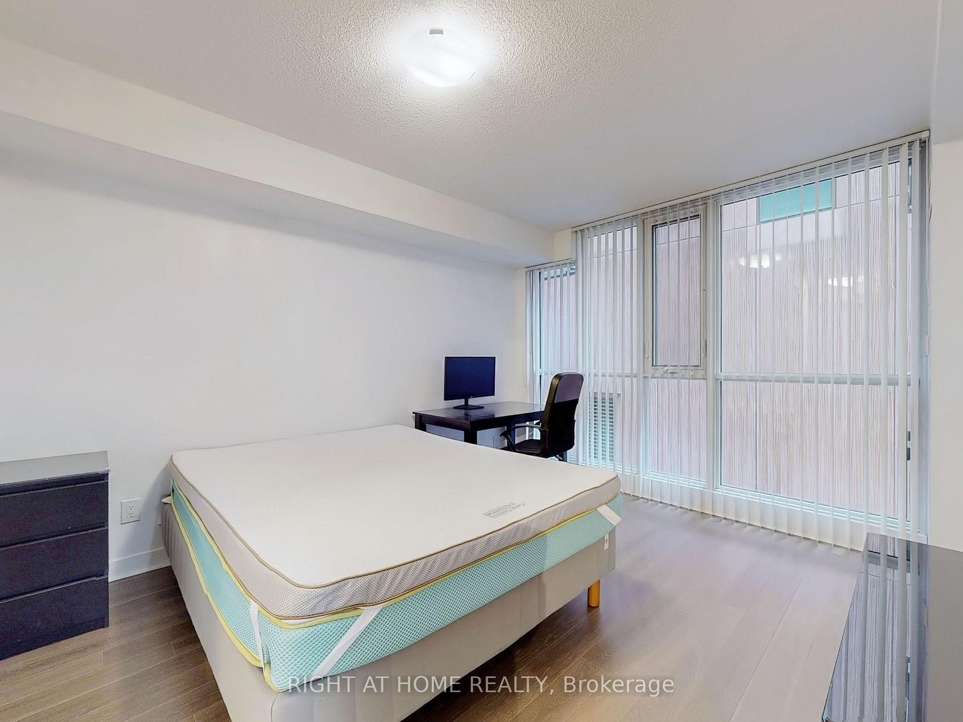 295 W Adelaide St 318